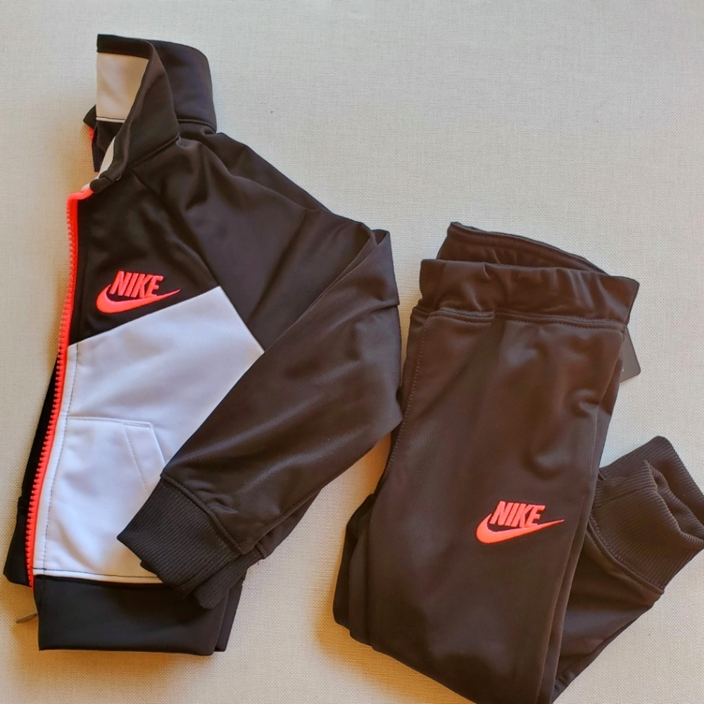 Nike jumpsuit - Picture 2 of 4